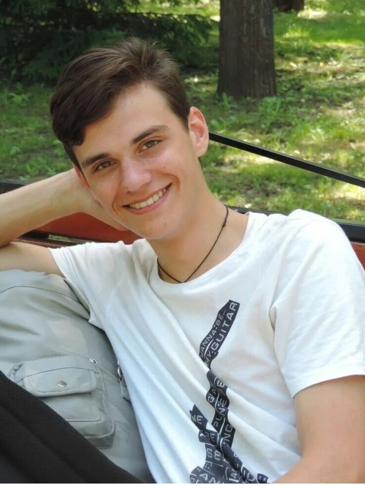  41502654  Emil, 19 ,     