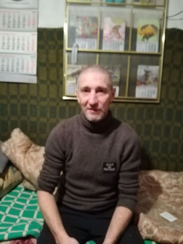  47193194  Alexander, 44 ,    