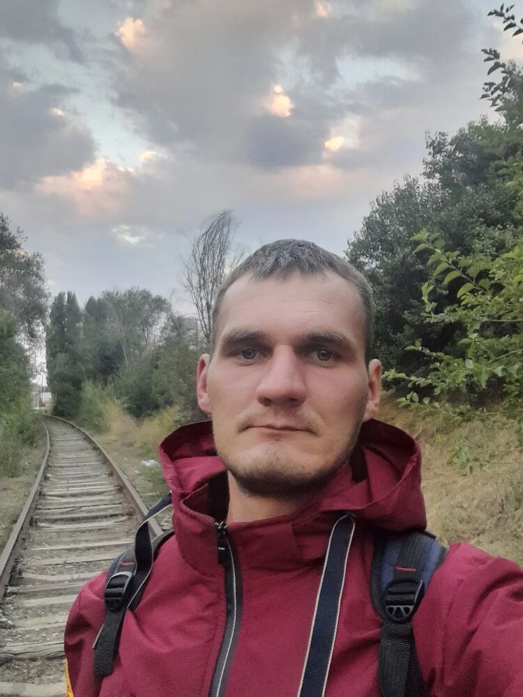  38029584  Vladimir, 33 ,    