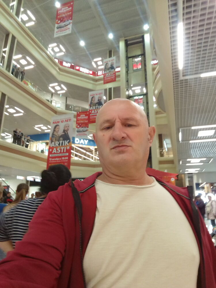  18239754  Goran, 56 ,    