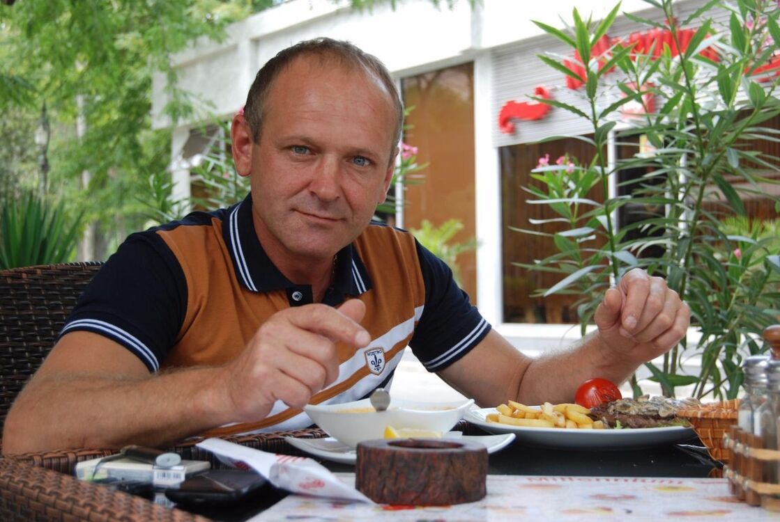  ,   Tarik, 44 ,  