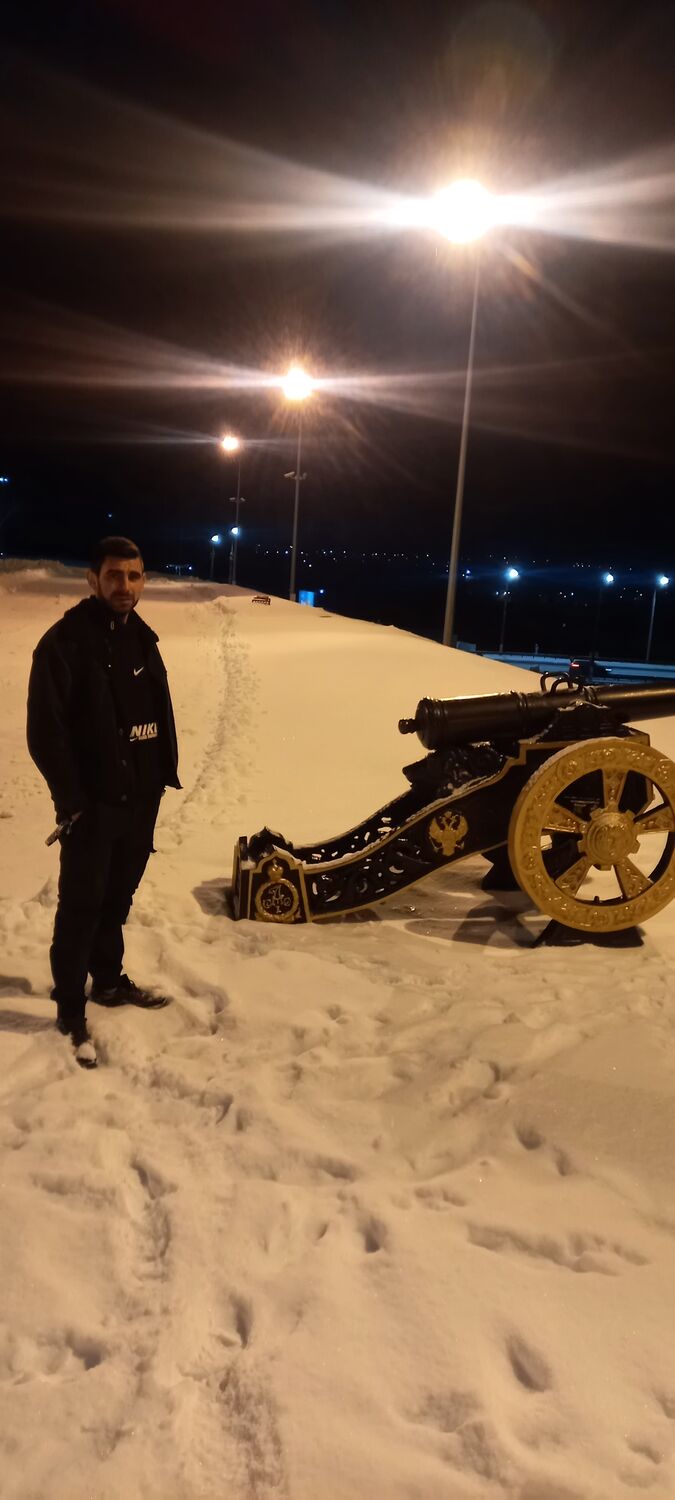  33587714  Gevorg, 32 ,    
