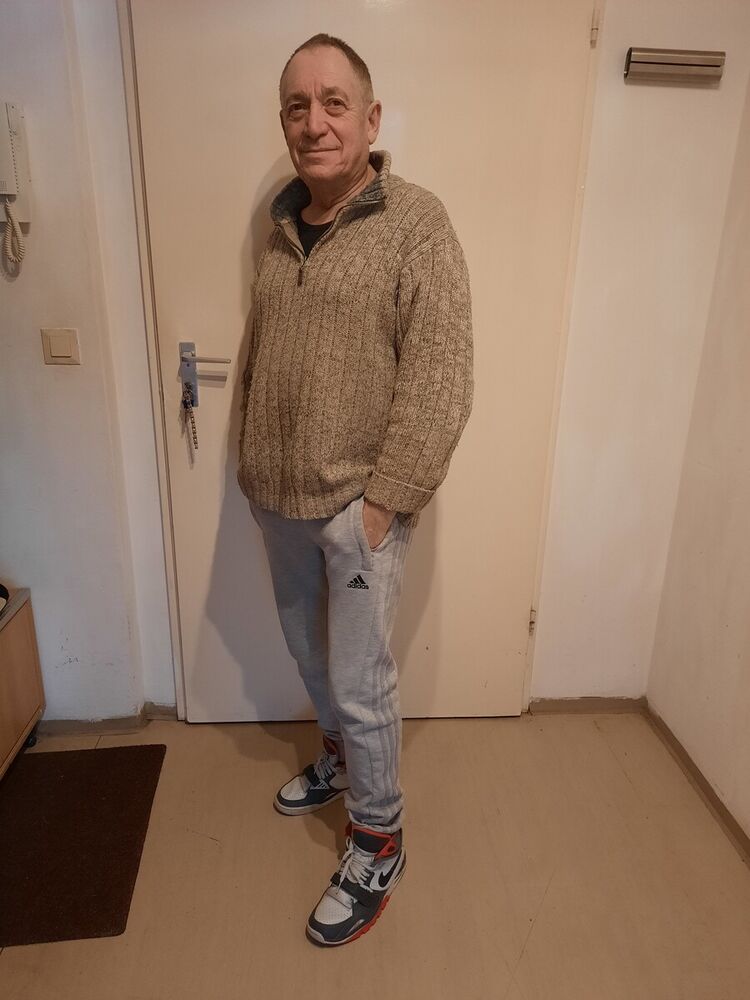  22056484  , 76 ,    