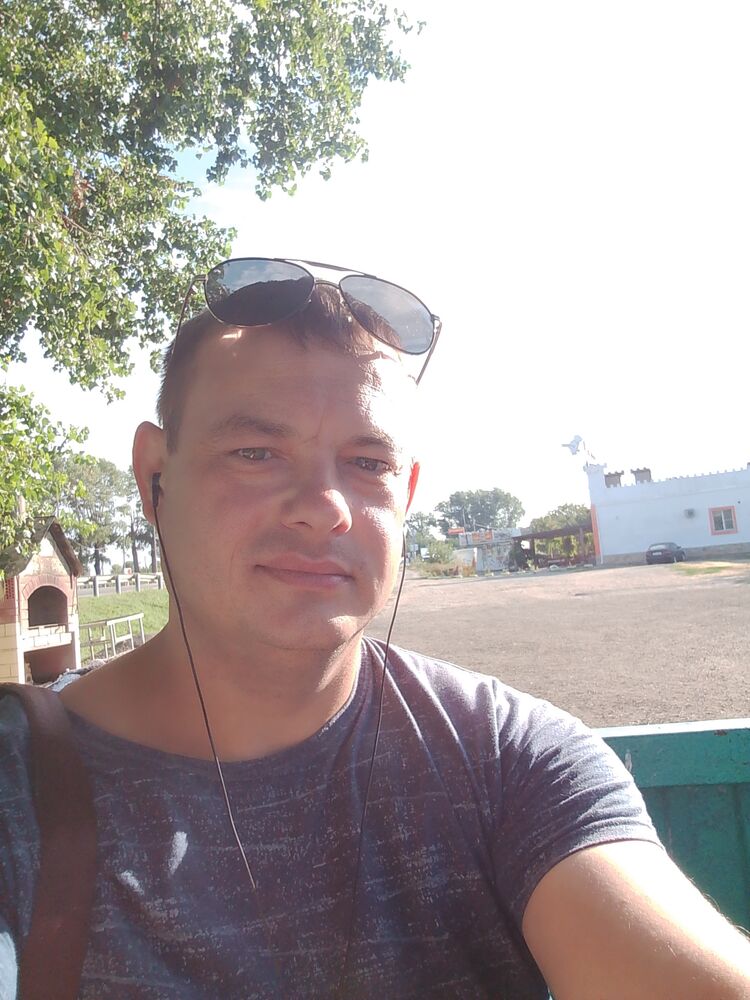  ,   Artem, 37 ,   ,   , c 