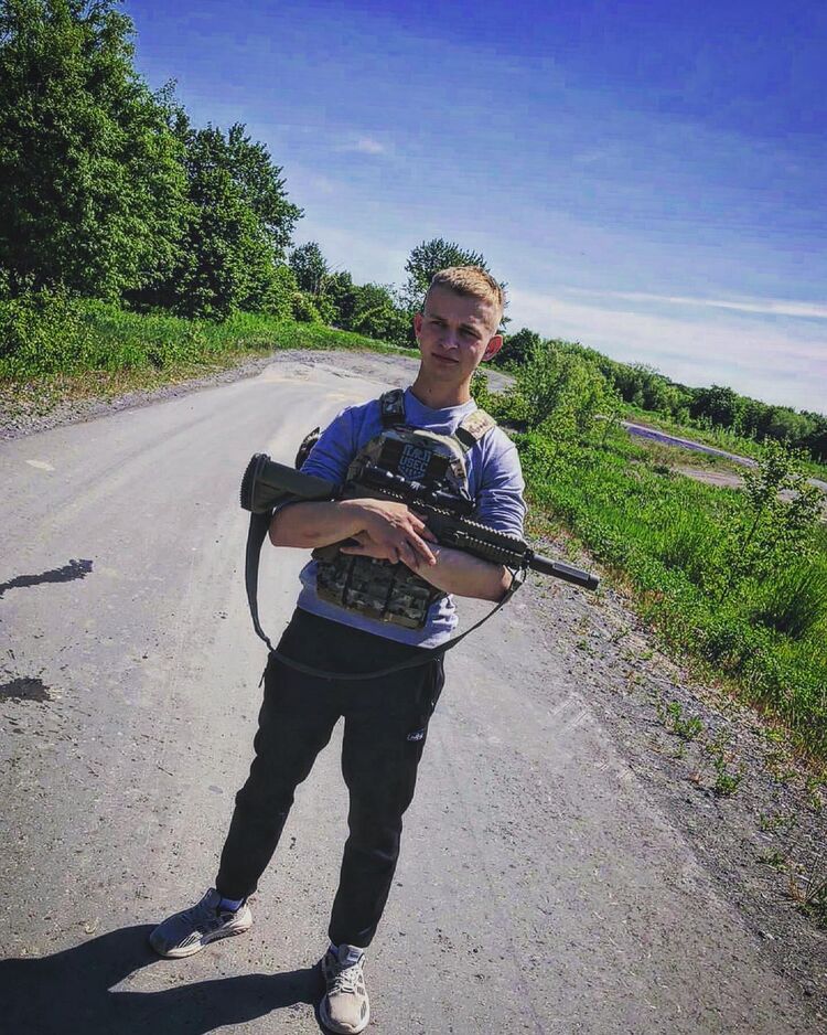  27611094  , 25 ,    -