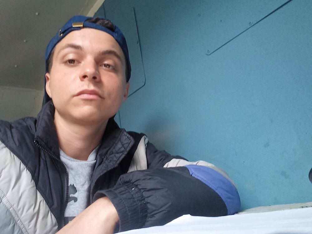  24321084  Vlad, 25 ,    