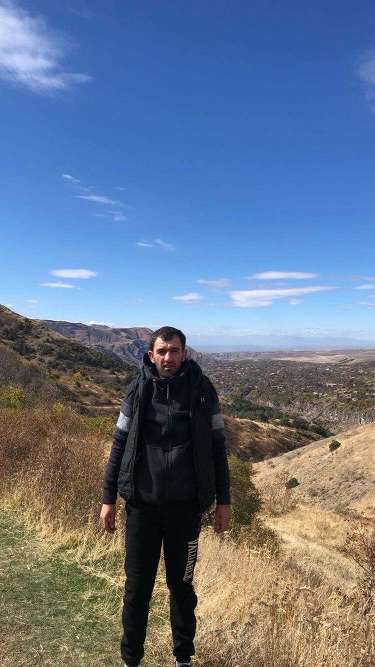  47672244  Meliq, 33 ,    -