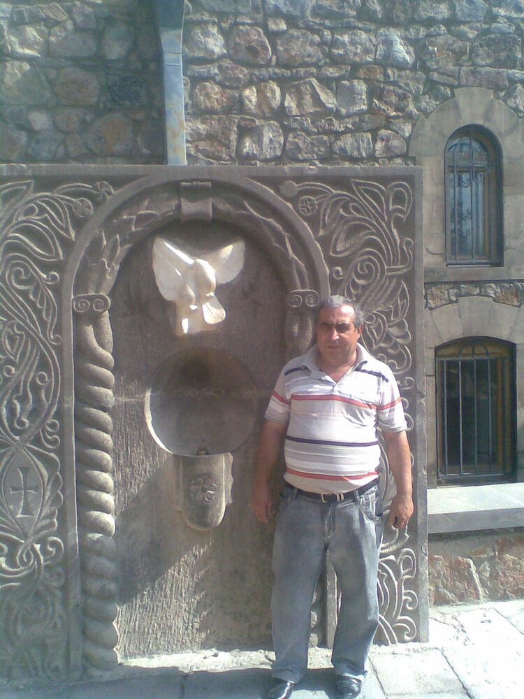  8011304  Galust, 69 ,    
