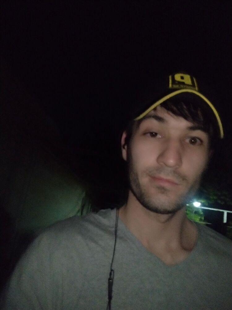  ,   Kevin, 32 ,   ,   