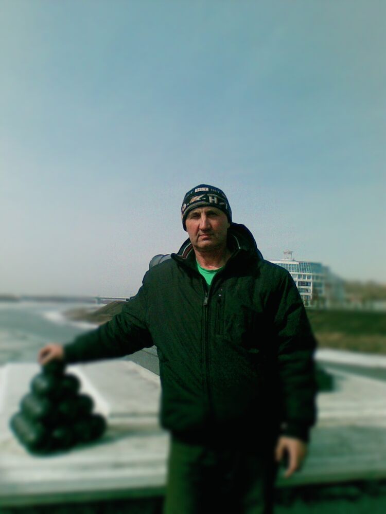  ,   Viktor, 43 ,   ,   , c , 