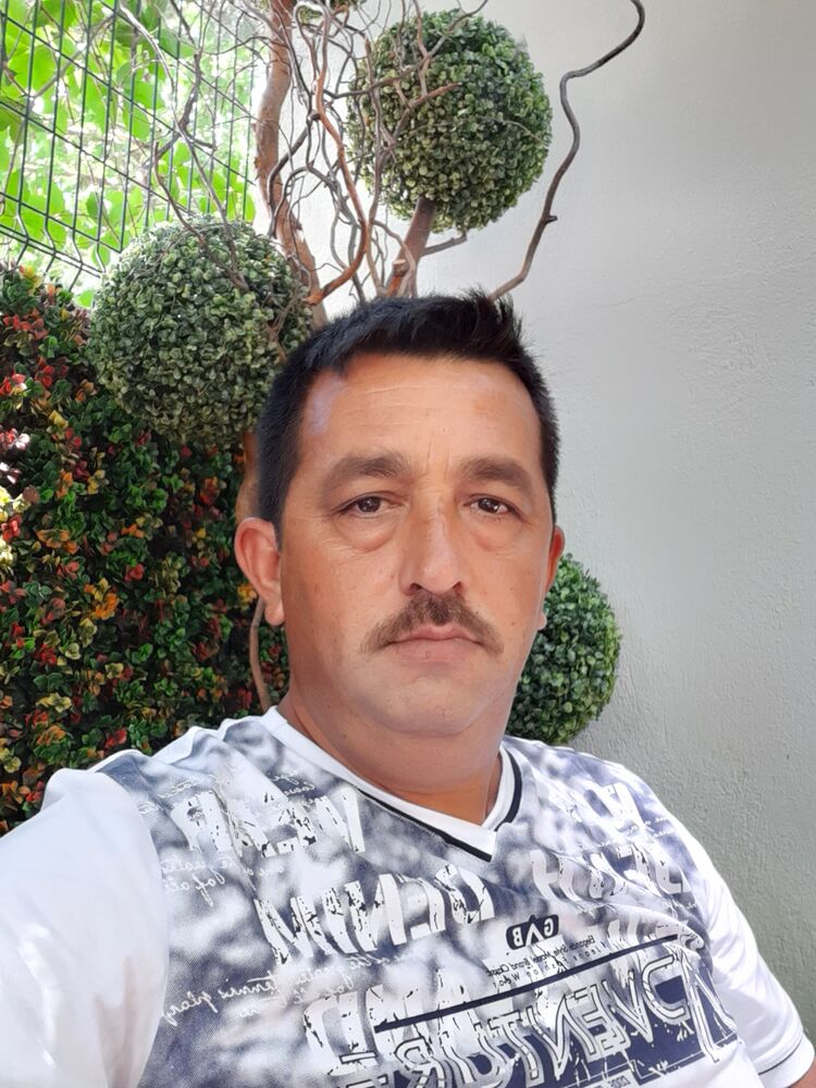  42224744  Hakan, 49 ,    