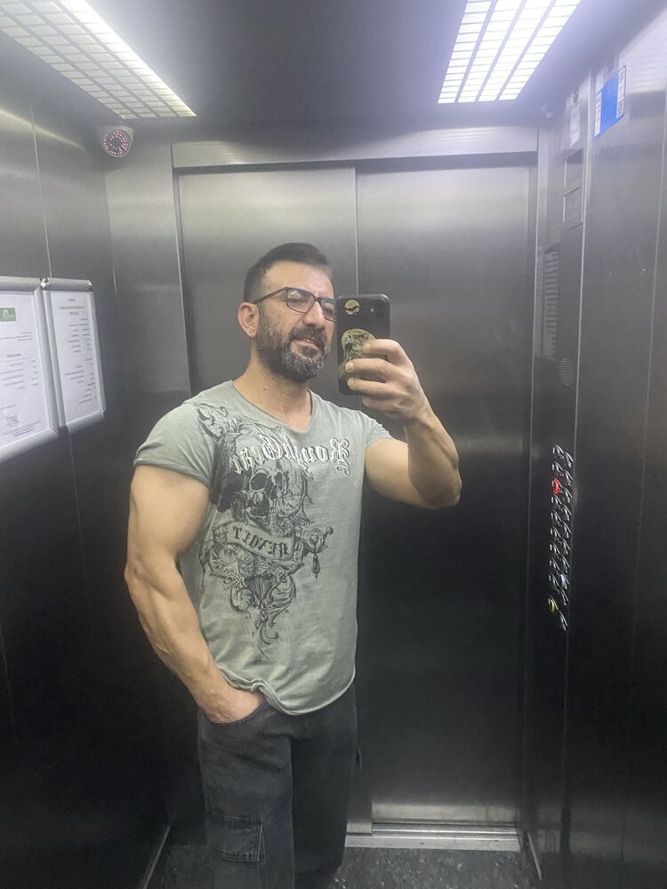  ,   Mehmet, 40 ,   ,   