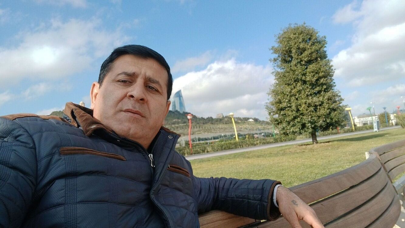  49678664  Namik, 47 ,    