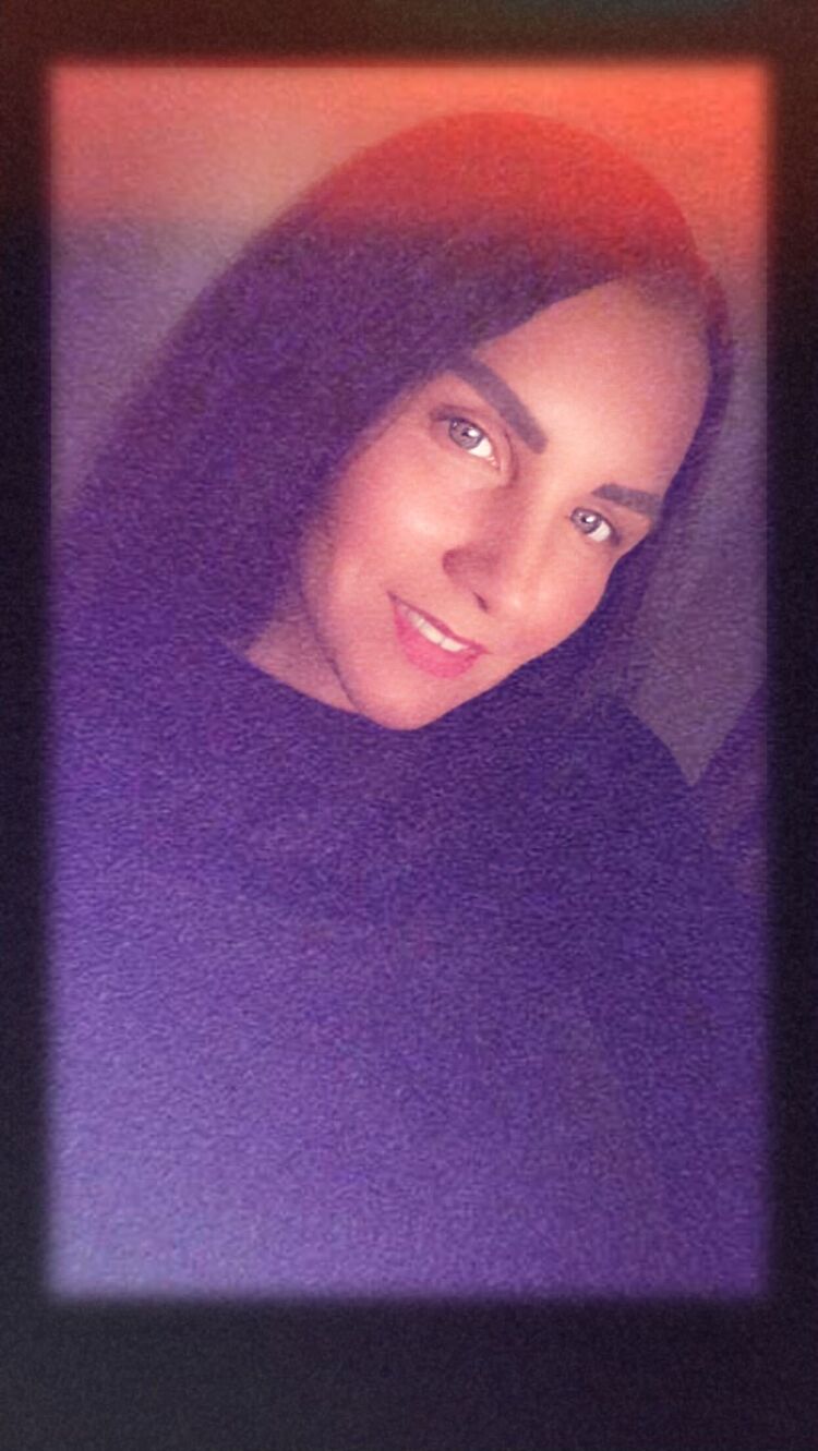  38098104  Lesia, 39 ,    