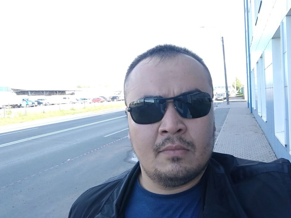  13303684  Zahar, 38 ,    
