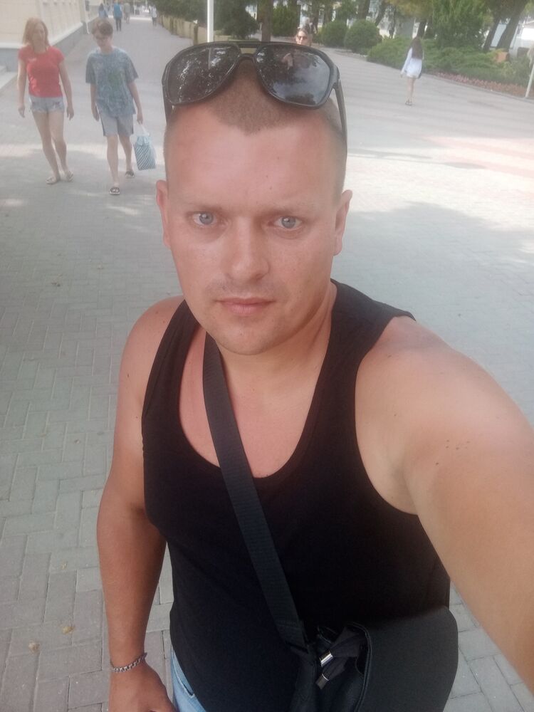  --,   Pavel, 32 ,   ,   