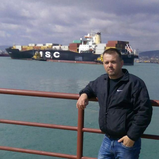  44367734  Alexander, 43 ,    