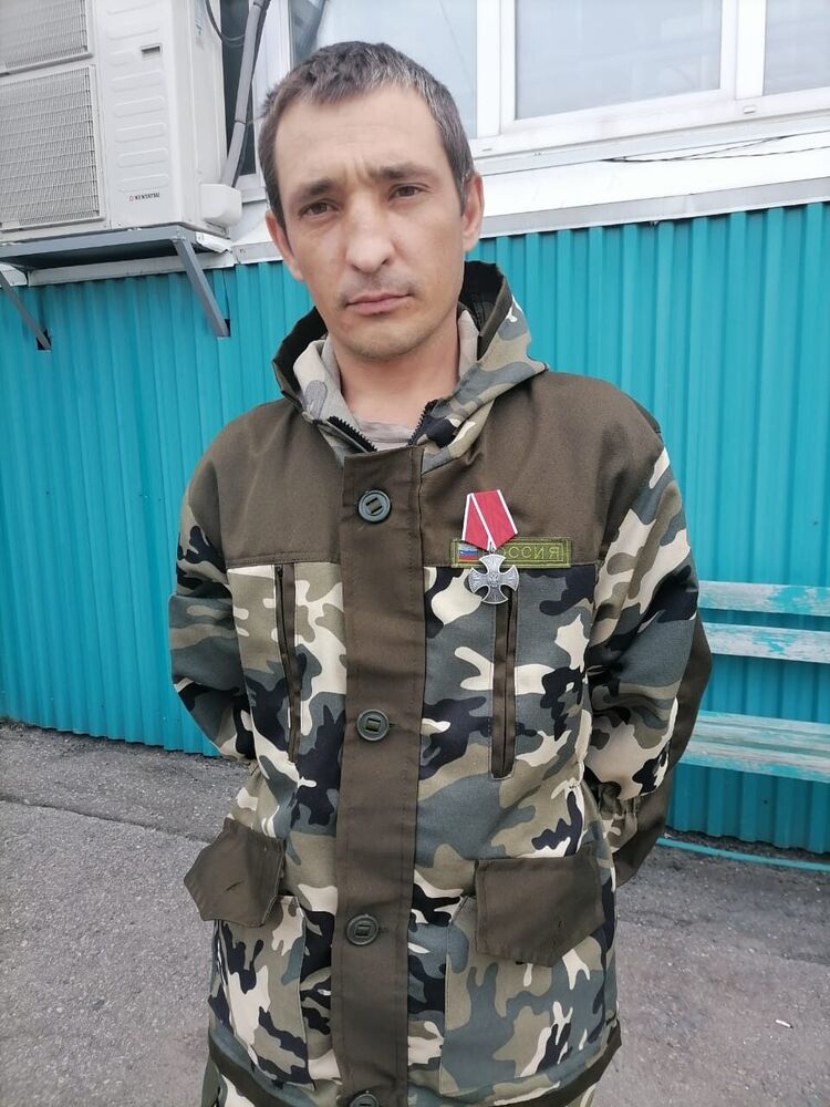  46632084  , 33 ,    -