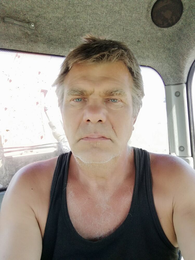  45698884  Andrei, 59 ,    