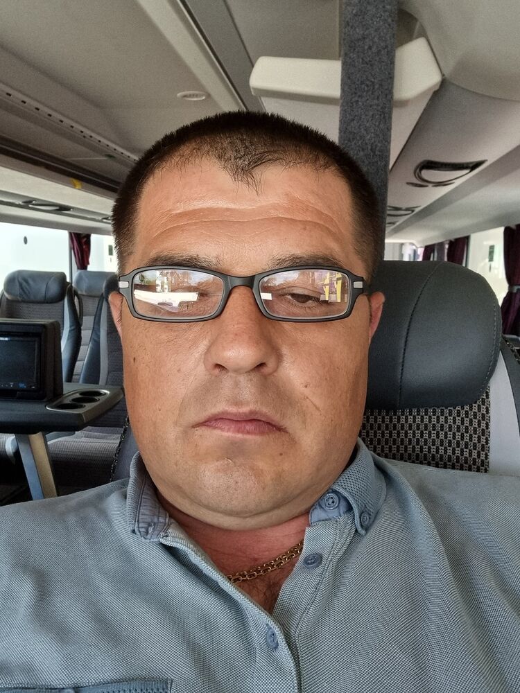  26889594  Petru, 48 ,    