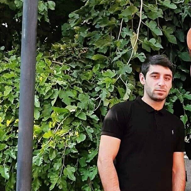  37638524  Zaven, 48 ,    