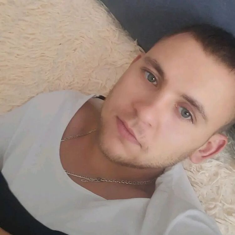 46632244  Alexander, 31 ,    