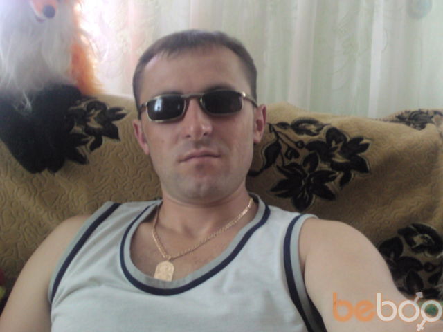  ,   Viktor, 44 ,  