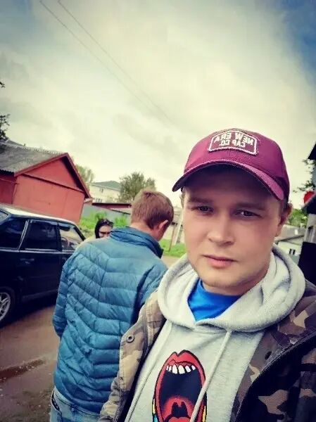  43519044  Denis, 32 ,     