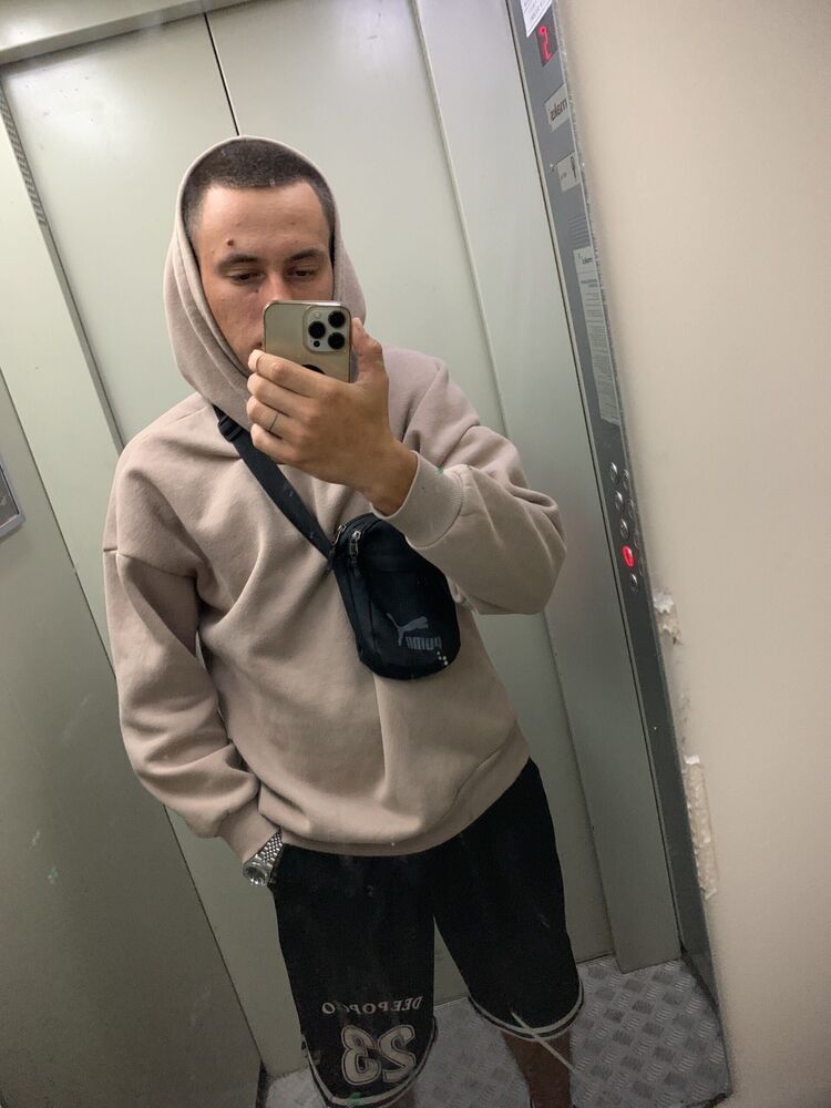  46273734  , 21 ,    