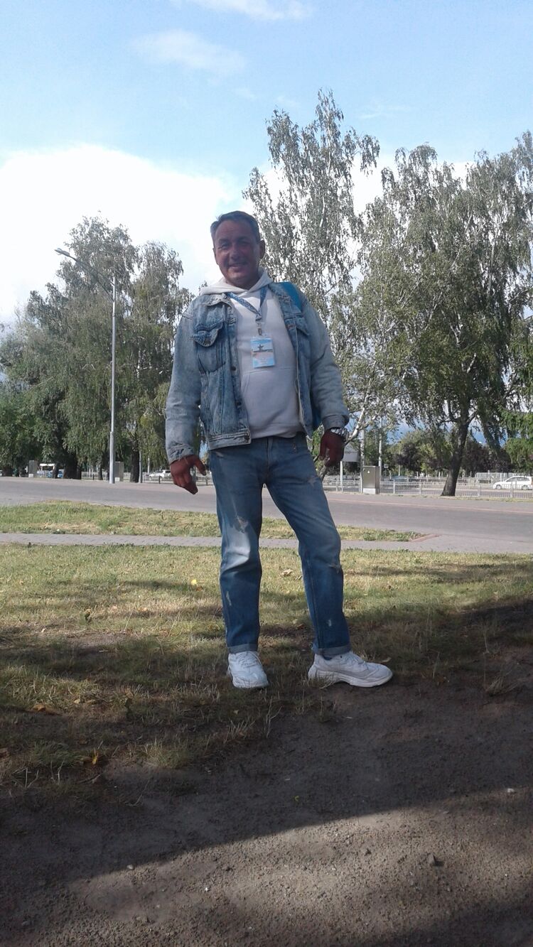  30810944  Rafal, 49 ,    
