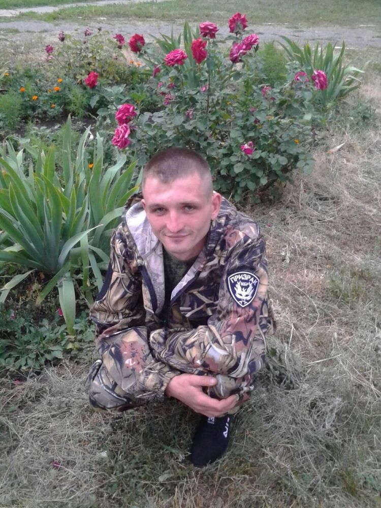  20318314  Viktor, 32 ,    