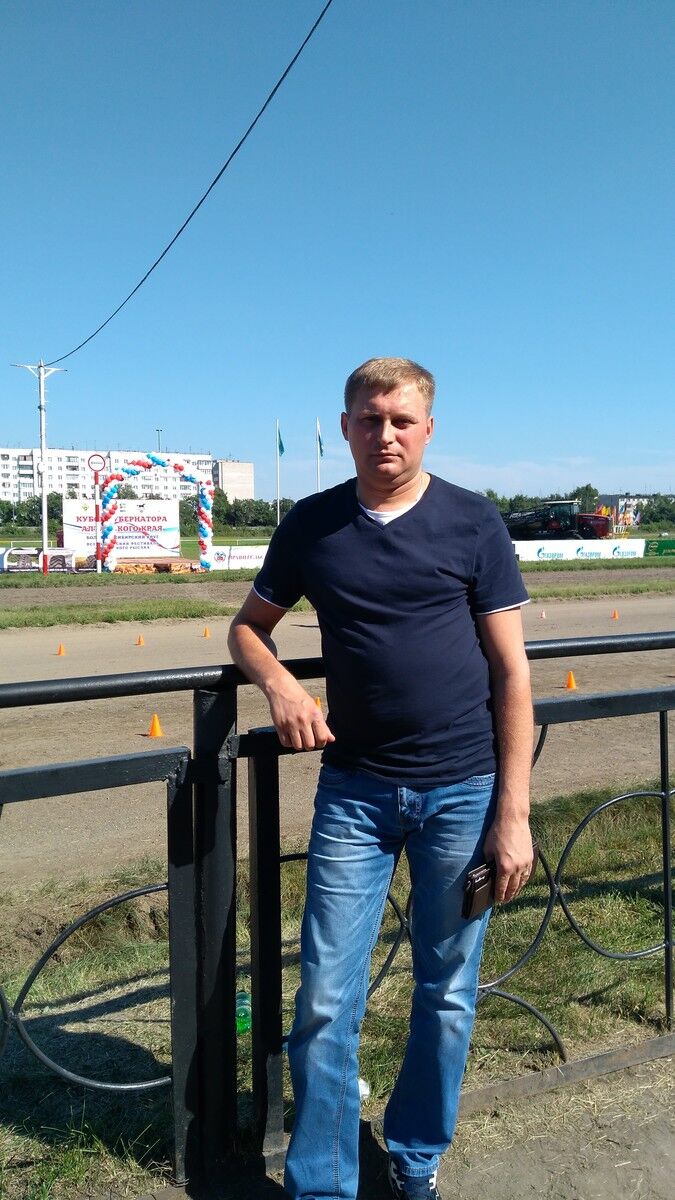  ,   Sergej, 44 ,   