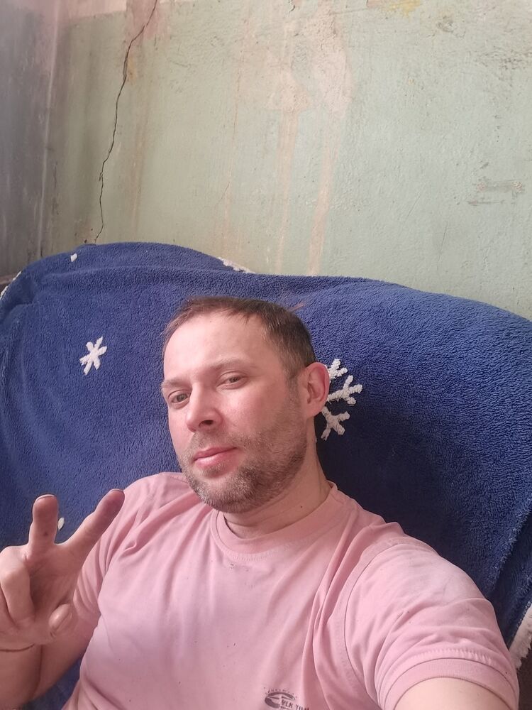  ,   Aleks, 42 ,   ,   