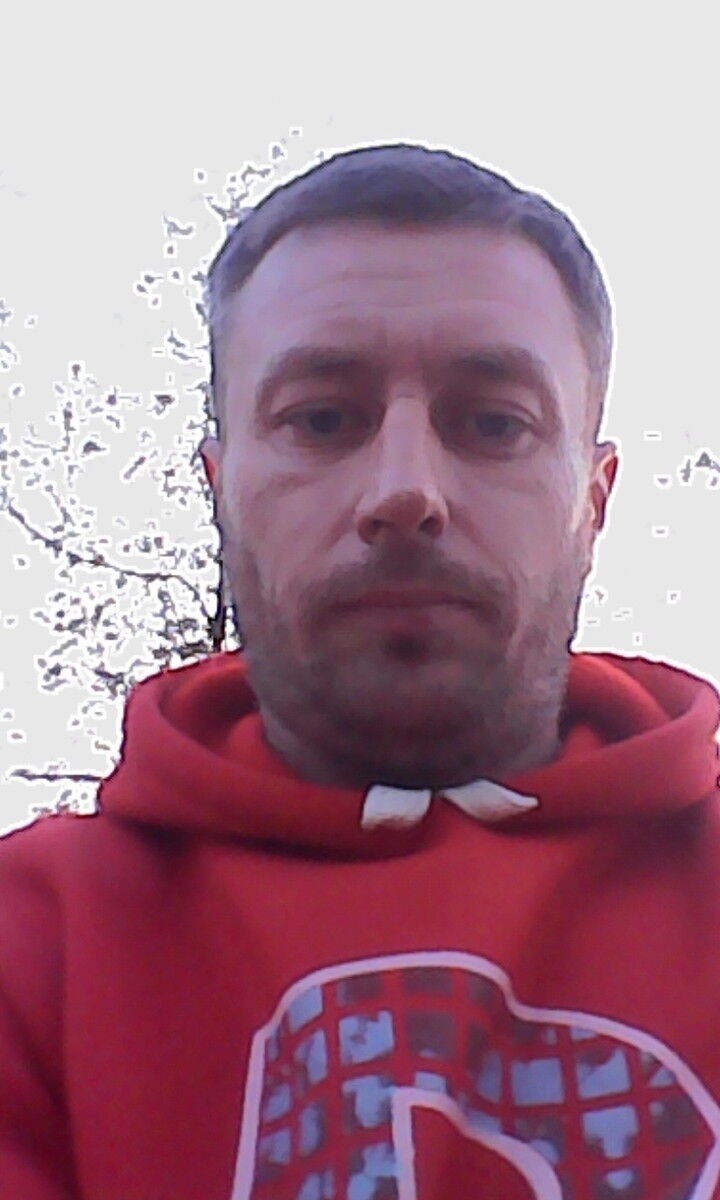  9445854  Dmitri, 42 ,    