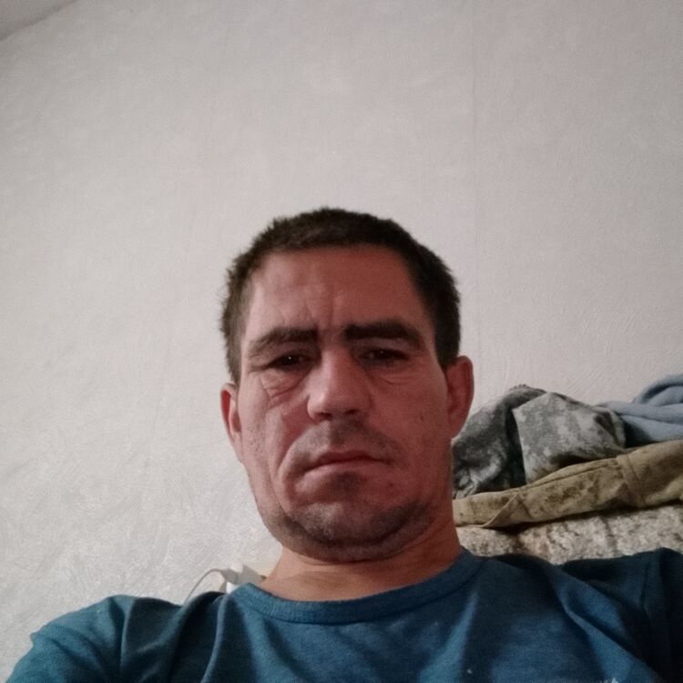  38537744  Andrei, 44 ,    