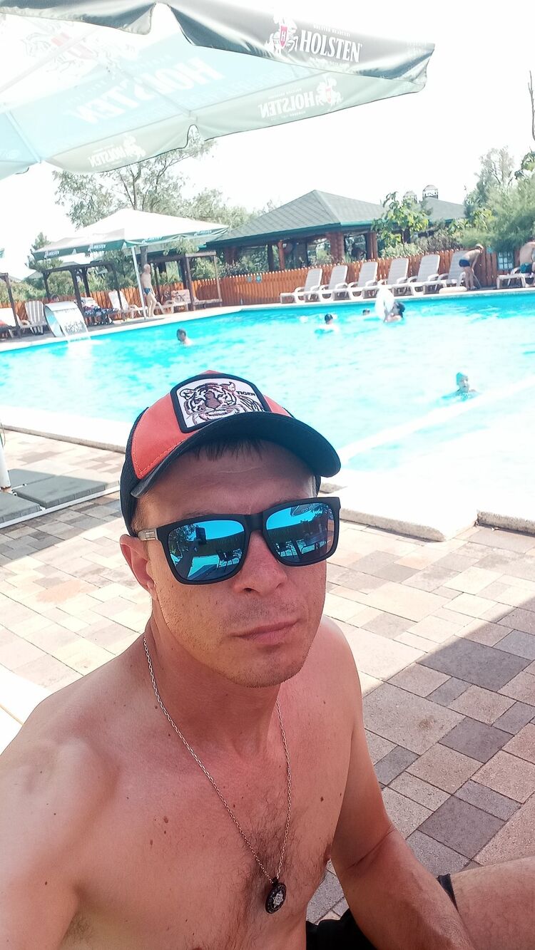  ,   Alexander, 39 ,   , 