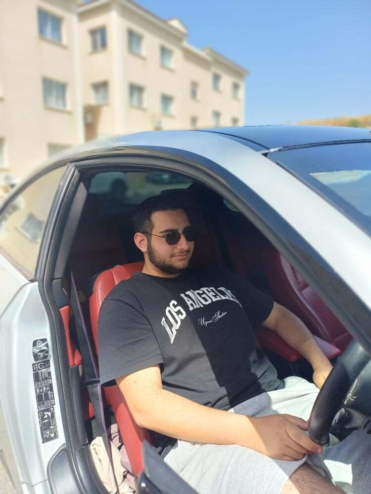  47334704  Nikolas, 19 ,    Limassol