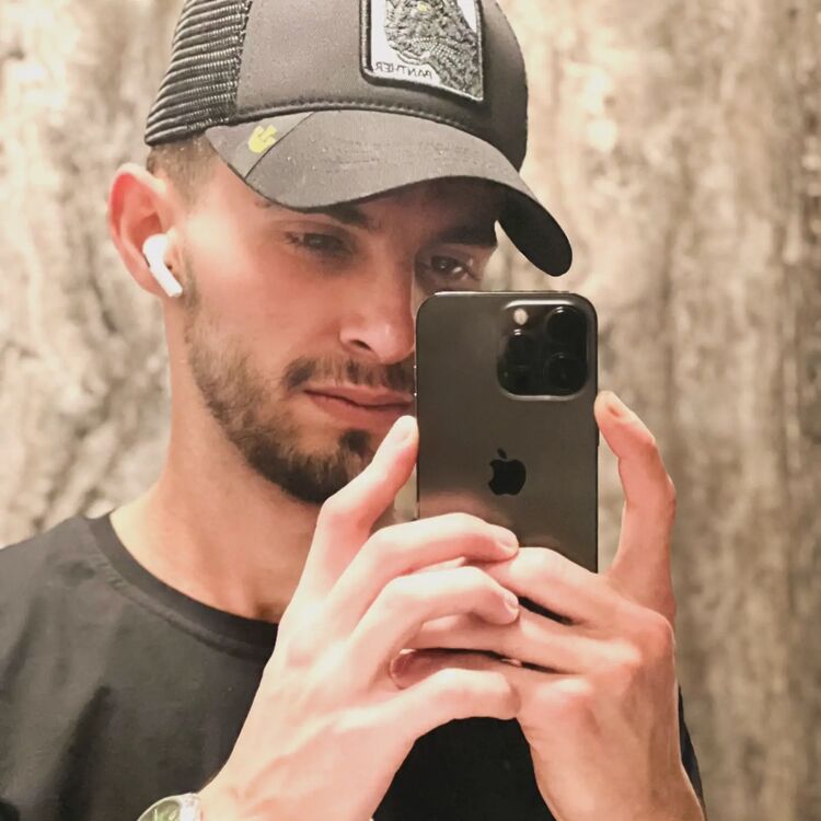  ,   DaviD, 23 ,     