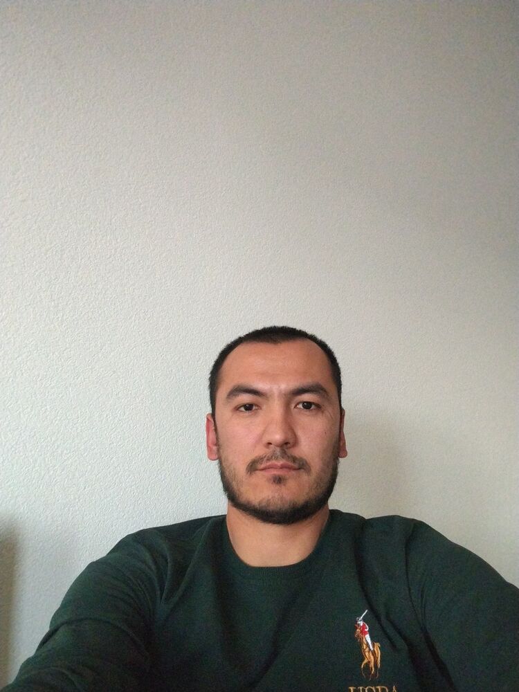  51427204  Oybek, 34 ,    Schilderswijk