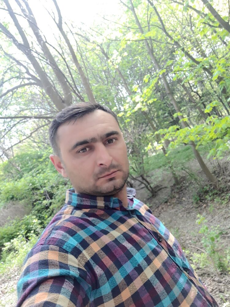  15979334  Vaqif, 37 ,    