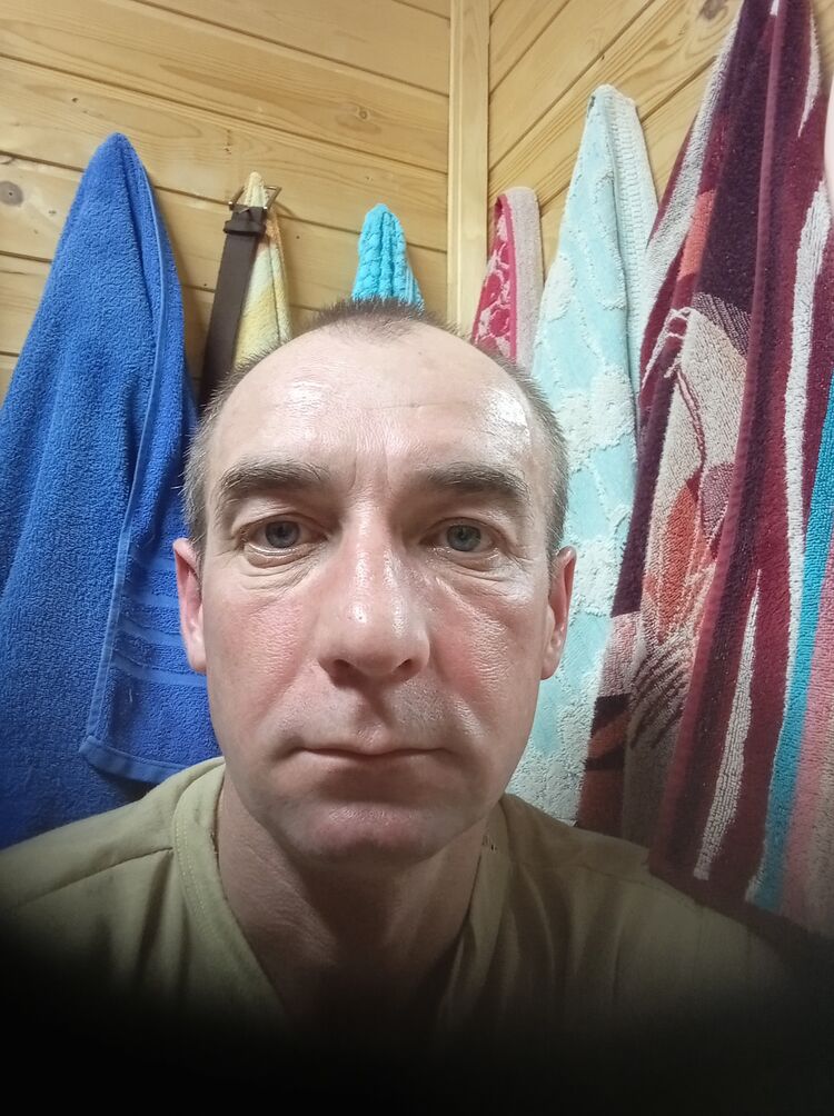  ,   Mikhail, 44 ,   c 