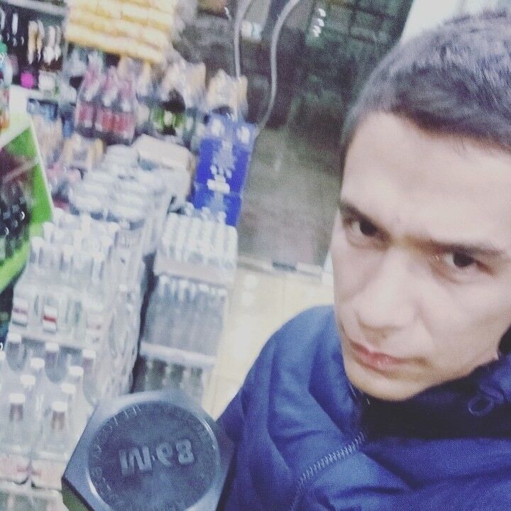  18702374  Shaxriyor, 27 ,    