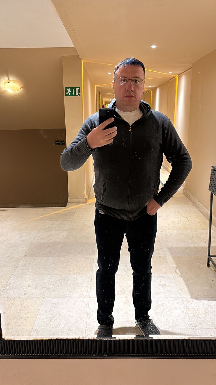  42922424  Nikolai, 40 ,     
