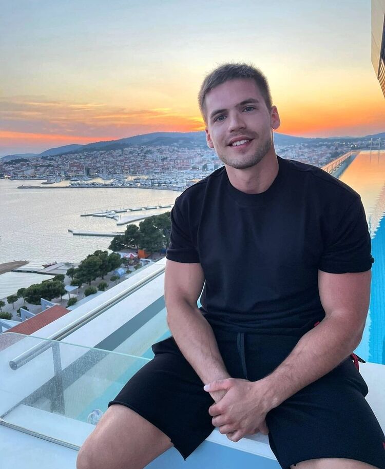  27871434  Anton, 30 ,    