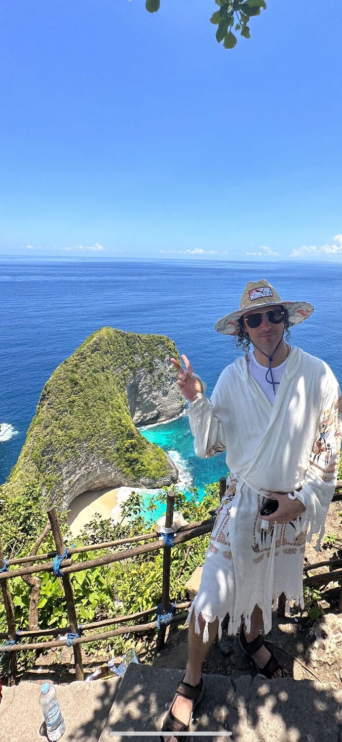  Denpasar,   John Smitt, 37 ,   ,   
