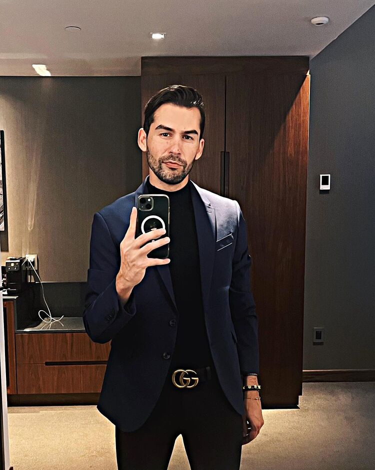  52372444  , 30 ,    -