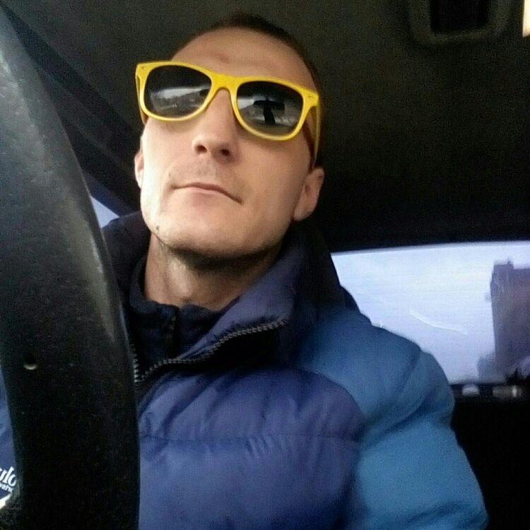  28053154  Denis, 39 ,    