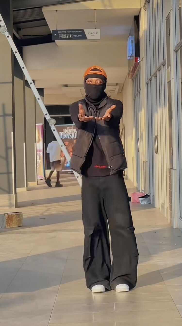  54247524  Daniel, 20 ,    