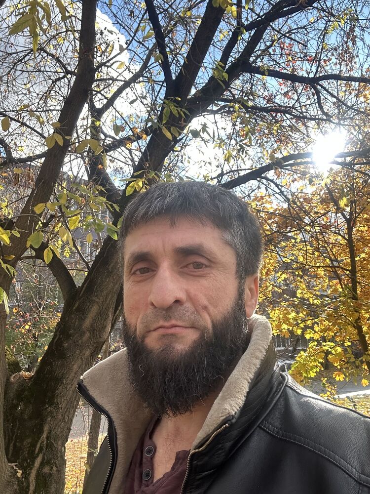  53983844  Bislan, 41 ,    