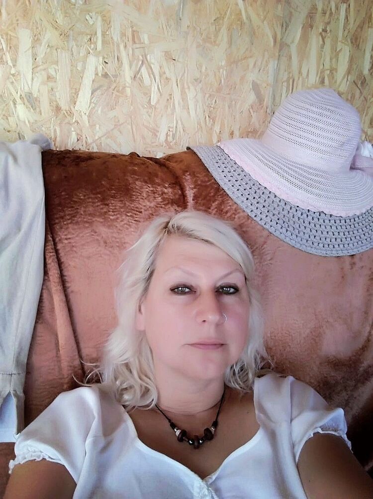  18329634  Yulianna, 52 ,    